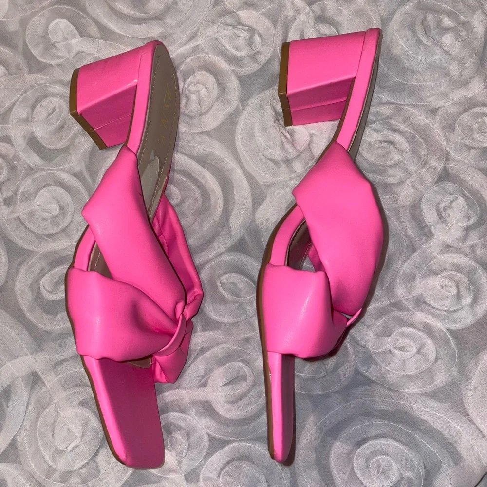 Pink Heels 👠 - Picture 5 of 8